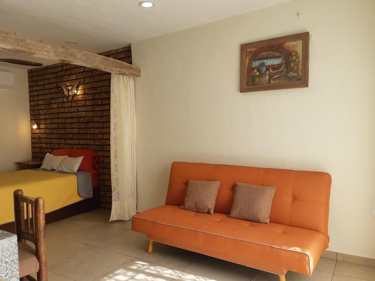 Aguacate Suites Mazatlan Exterior photo